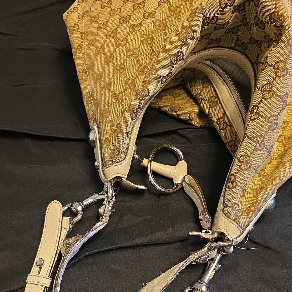 Gucci Beige and Brown Monogram Shoulder Bag - Picture 5 of 16